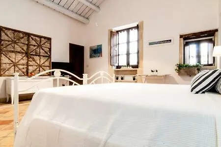 A 50 Passi Dal Tempio Di Apollo Siraküza