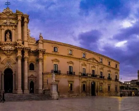 A 50 Passi Dal Tempio Di Apollo *