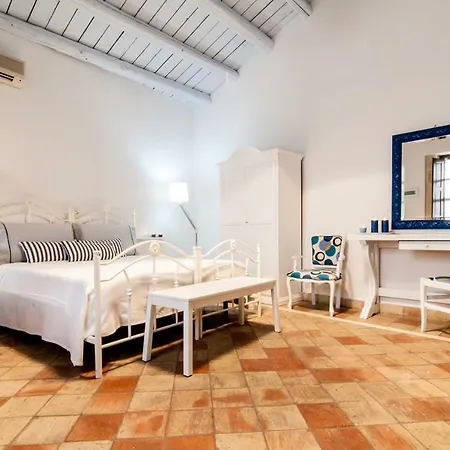 A 50 Passi Dal Tempio Di Apollo